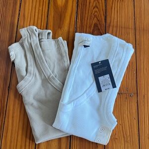 2 universal Thread Tank Tops